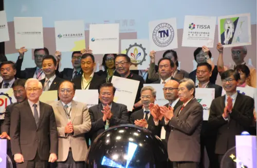 中經院估今年GDP成長率5.45%　龔明鑫盼解決產業「冰火二重天」
