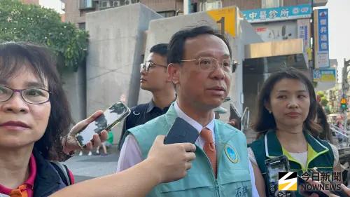 ▲衛福部長石崇良率隊突襲稽查加熱菸，也強調禁止販賣菸品給未滿20歲青少年。（圖／記者張乃文攝）