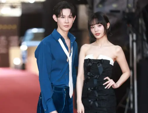 ▲本屆金鐘獎星光大道主持人夏和熙（左）、木木（右）。（圖／記者陳明安攝）