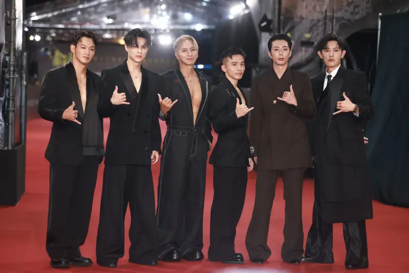 ▲經典男團棒棒堂男孩（如圖）解散15年在實境節目《來吧！哪裡怕》中大合體，今（17）日晚間走金鐘60紅毯。（圖／Nownews攝影中心攝影）