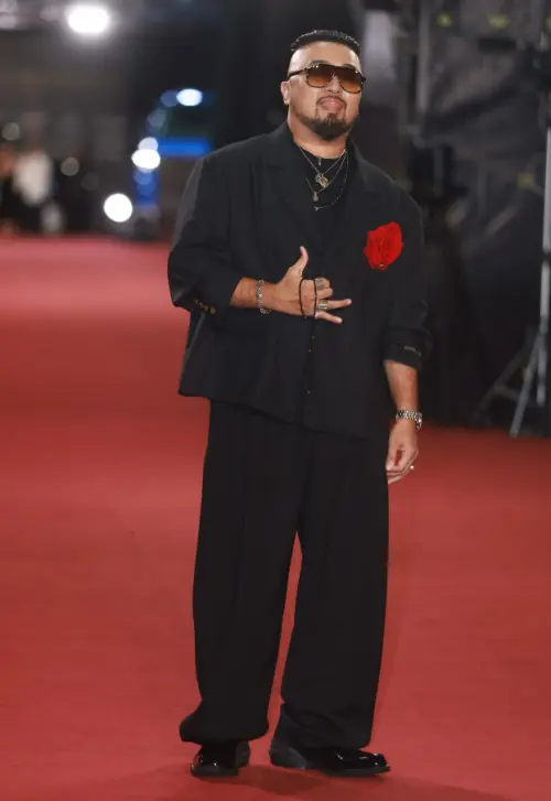 ▲《夜市王》美麗本人頭上是真髮，但老婆要他拿掉，他也沒穿紅內褲當幸運物，卻相信老婆的預言，對於節目得獎有信心。（圖／NOWNEWS攝影中心）