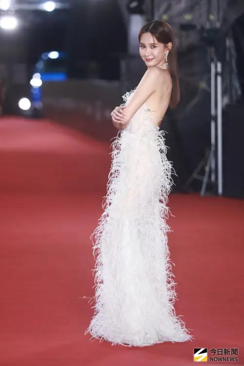 ▲安心亞（如圖）和阿Ken以節目《同學來了》入綜藝節目主持人獎，今晚閃亮登場金鐘60紅毯。（圖／Nownews攝影中心攝影）