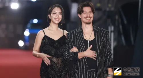 金鐘獎／大霈全黑透視禮服遮3點太辣！跟鞋高到下秒差點慘摔舞台
