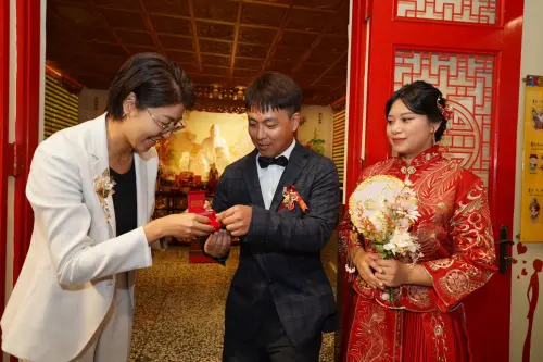 南投新中式集團婚禮超吸睛 文武廟加碼2年內生子送紅包
