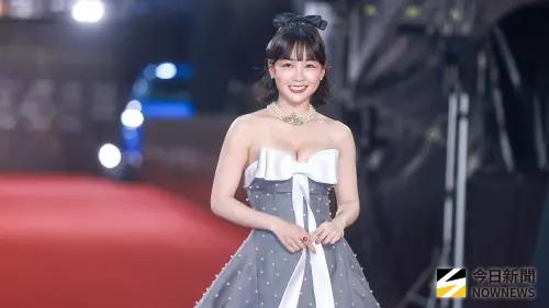 金鐘獎／籃籃、巫苡萱紅毯戰服辣翻！禮服胸前大開　粉絲讚太犯規
