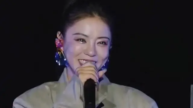 ▲丁噹今（17）日突在社群公開婚紗照寫下「雙喜臨門」，引發外界猜測是否結婚或發新作，唱片公司僅回應「23日揭曉」，留下懸念，粉絲熱議「女神終於幸福了」。（圖／翻攝自丁噹IG@della_dingdang）