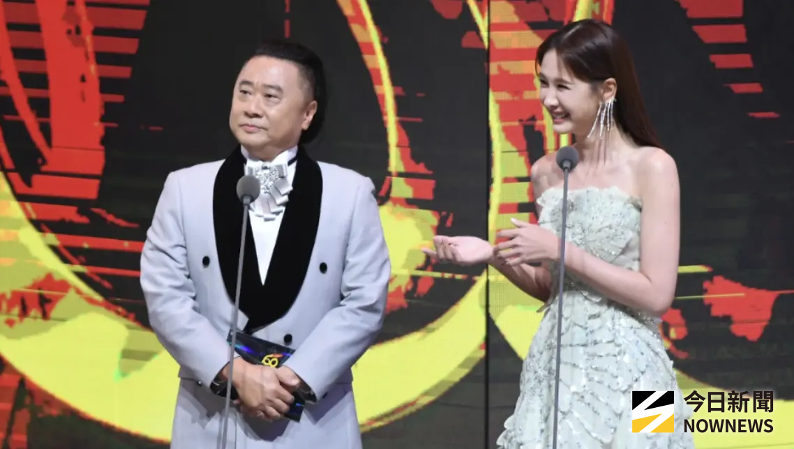 ▲邰智源（左）、安心亞（右）今（17）日稍早於第60屆金鐘獎節目類頒獎典禮頒獎，邰智源虧爆胡瓜缺席典禮、近日與民視合約糾紛，坐在台下的曾國城忍不住捧腹哈哈大笑。（圖／三立提供）