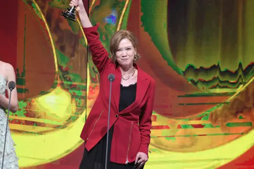 金鐘獎／王識賢妹妹拿導播獎！吳佩諭淚謝媽：妳是最了不起的母親
