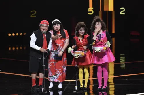 ▲許效舜（左1）再現經典角色「福州伯」。（圖／三立電視 提供）