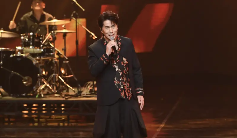 ▲國民姑丈羅時豐（如圖）今（17）日晚間現身金鐘60頒獎典禮，勁歌熱舞一連串歌曲，包括謝金燕、蔡依林等人代表作。（圖／三立提供）