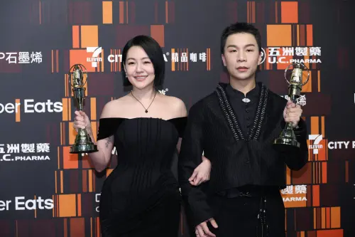 金鐘獎／小S、派翠克奪綜藝節目主持人獎　原子少年2獲綜藝節目獎
