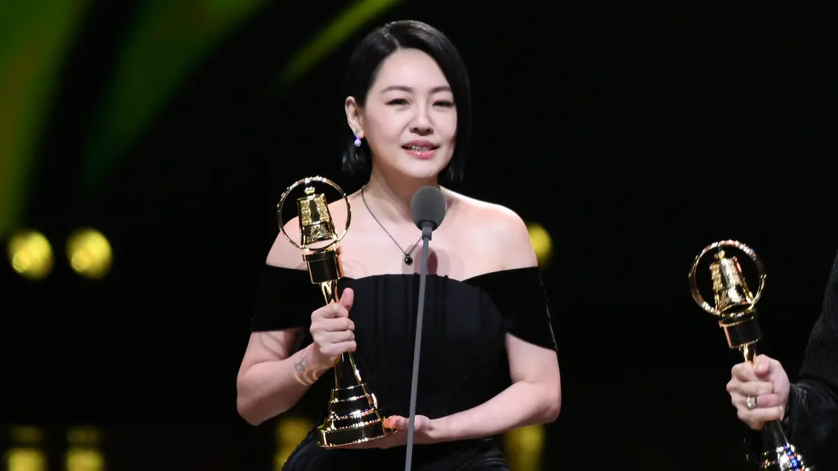 ▲小S沉寂多月重回螢光幕前，於第60屆金鐘獎節目類頒獎典禮亮相，20分鐘表現可圈可點，被讚「今晚最神」，也證實她的主持實力頂尖。（圖／三立提供）