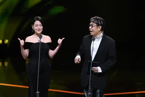 ▲小S（左）合體蔡康永（右），重現《康熙來了》裡的黑色幽默風格。（圖／三立提供）