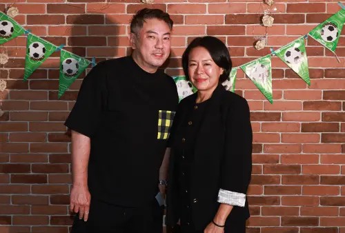 ▲詹仁雄（左）與劉翊琪（右）明年會推動大型售票演唱會，《原子少年》、《未來少女》等選秀節目家族的部分成員都會參與演出，也計畫要拍攝《原子少年》男孩們主演的電影。（圖／記者葉政勳攝）