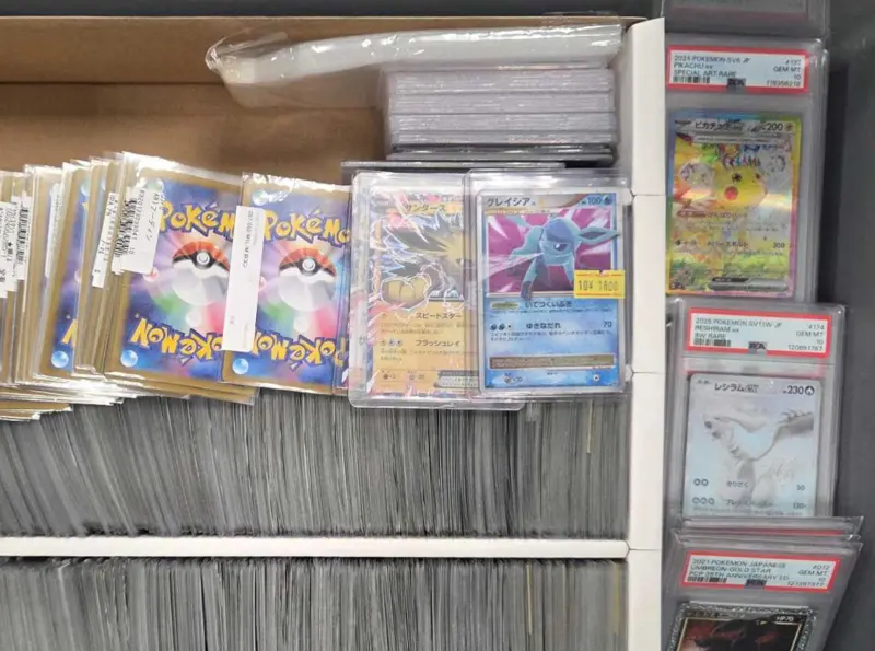 ▲新加坡移民與關卡局，近日在海關沒收一批價值約70萬新台幣的寶可夢卡，理由是未經申報。（圖／翻攝自新加坡ICA臉書）