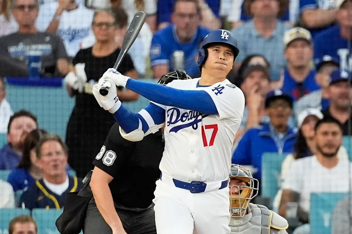 ▲大谷翔平於首局首打席就擊出9場比賽以來首支全壘打，這發季後賽第3轟、個人首度在登板日敲出全壘打，連貝比魯斯（Babe Ruth）都未曾達成。（圖／美聯社／達志影像）