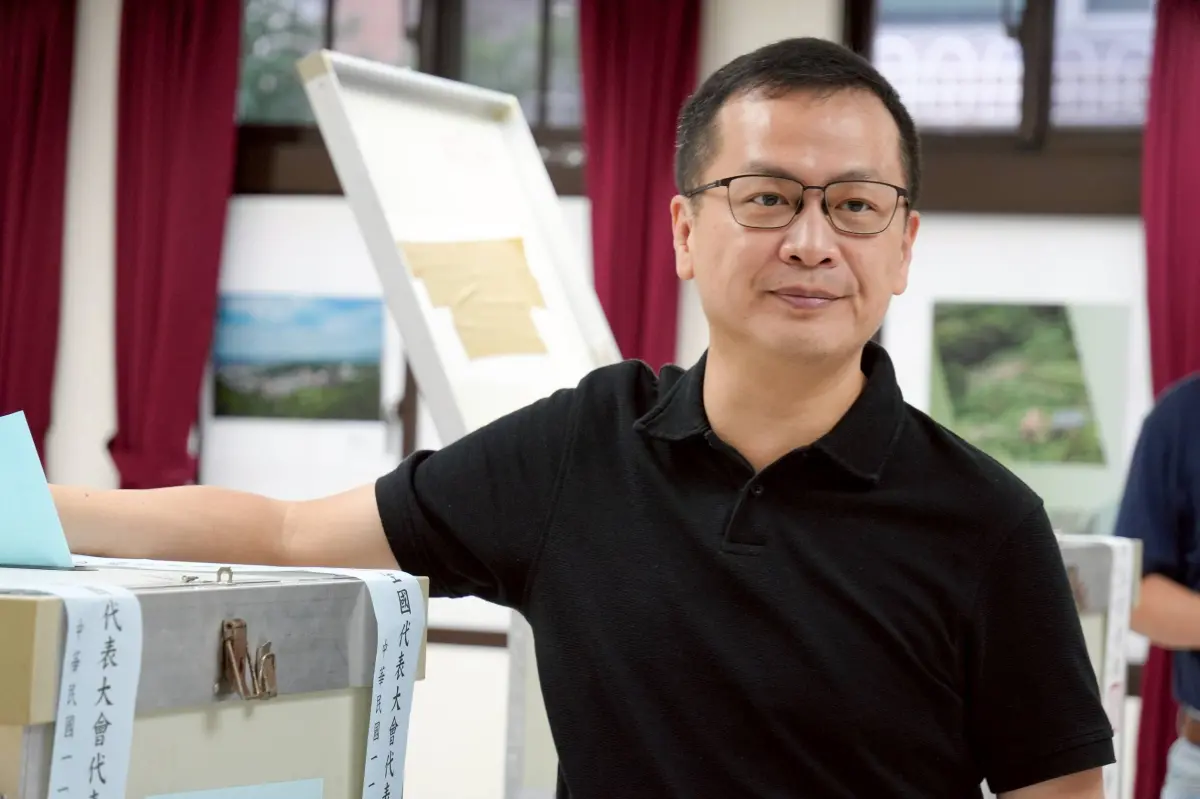 巨額軍費買不到和平！羅智強：綠營還敢喊「我們都是烏克蘭」嗎？