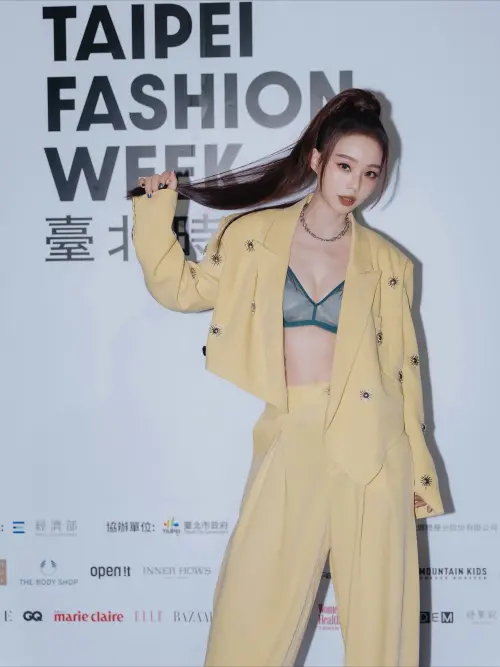 ▲44歲孫淑媚辣秀馬甲線、撞臉Jennie！全場狂讚：被歌手耽誤的模特（圖／孫淑媚臉書）