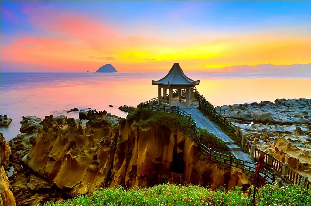 ▲「2025島嶼生活節 Island Life Festival」於今（18）日登場，至明（19）日在基隆和平島地質公園舉行，本文整理音樂會卡司、交通等資訊一次看。（圖／取自北觀粉絲團-幸福北海岸臉書）