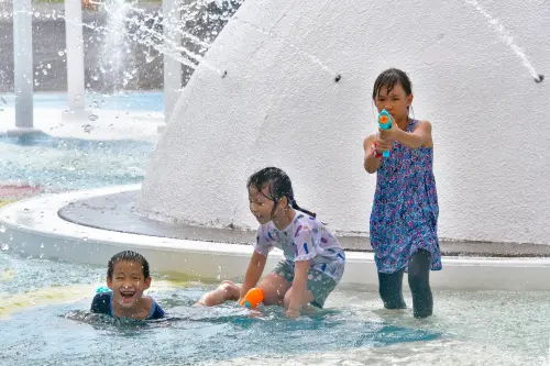 ▲受高雄市民喜愛的星光水岸公園進行擴建，將擴大至有8千多坪的水上樂園。（圖／取自高雄星光水岸公園臉書）