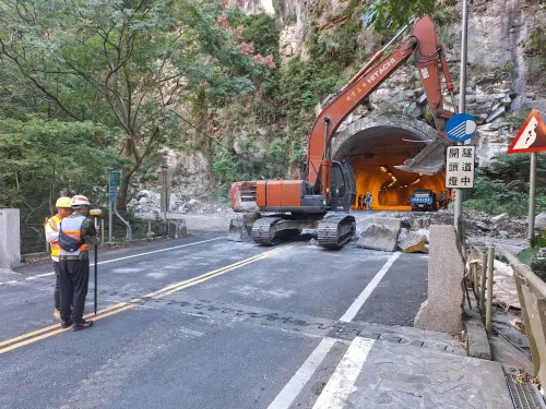花蓮燕子口堰塞湖「評估工程降挖」！馬太鞍溪不能？　3關鍵差異
