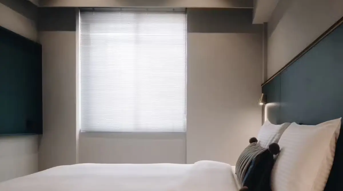 ▲剛開幕不到一個月的台南帕鉑文旅，漂亮的外型與環境引起網友貼文推薦，還提到「平日最便宜居然只要1000出頭？」但是目前Google評論分數連3星都不到，引發許多網友們熱烈討論。（圖／翻攝帕鉑文旅官網）