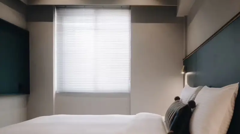 ▲剛開幕不到一個月的台南帕鉑文旅，漂亮的外型與環境引起網友貼文推薦，還提到「平日最便宜居然只要1000出頭？」但是目前Google評論分數連3星都不到，引發許多網友們熱烈討論。（圖／翻攝帕鉑文旅官網）