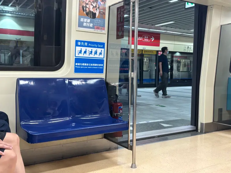 ▲北捷近日傳出有一名疑似來自中國的男子從境外打電話恐嚇要放炸彈。（圖／記者徐銘穗攝2025.10.18）