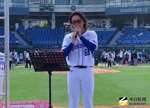 中職／鈴木駿輔挑戰周興哲神曲！好歌喉驚艷邦迷　自曝曾封麥1年
