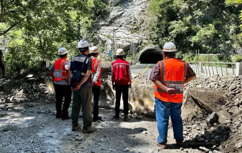 ▲張惇涵說，目前燕子口堰塞湖的水量，大約260萬噸。（圖／張惇涵臉書）
