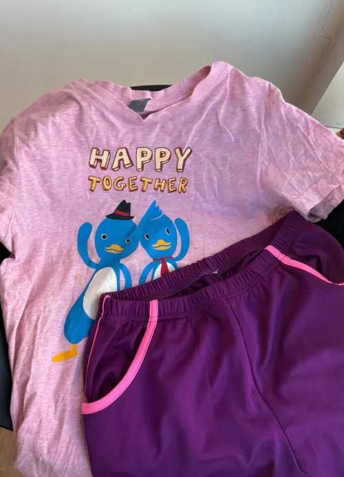 ▲網友分享洗衣噴霧實測，只要在髒污處噴一下再丟洗衣機，小孩髒衣服洗得超乾淨。（圖／我愛全聯- 好物老實說臉書）