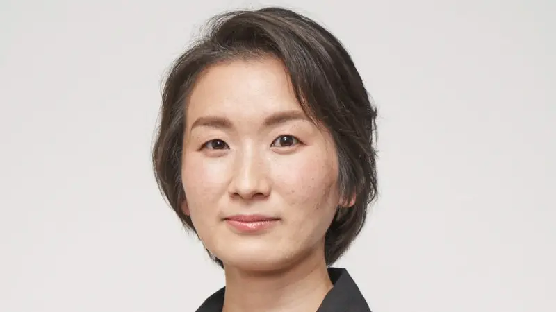 ▲日本女星高橋智子16日凌晨騎單車遭打瞌睡駕駛撞上身亡，享年39歲，肇事者逃逸後被捕，坦言自己邊開車邊打瞌睡，經紀公司悲痛證實噩耗，將依家屬意願低調舉行喪禮。（圖／翻攝自X）