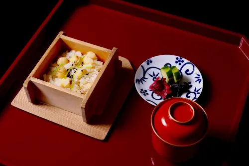 ▲「蓮子蒸籠御飯」的米飯煮得好，配上蓮子帶來雅緻的香甜味。（圖／燈燈庵提供）