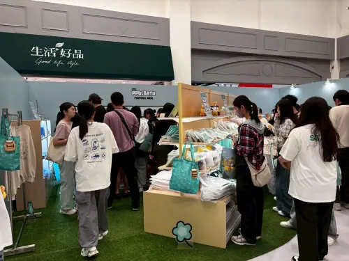 ▲TXT角色快閃店首日吸引大批MOA湧現，要在前進台北大巨蛋前，先衝一波過過癮！（圖／業者提供）