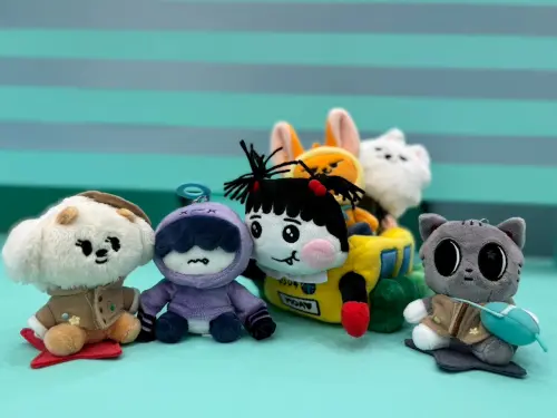 ▲TXT周邊商品推出呼應「FINDING MOA」主題、以旅行與野餐為概念的全新 PPULBATU 周邊。（圖／業者提供）