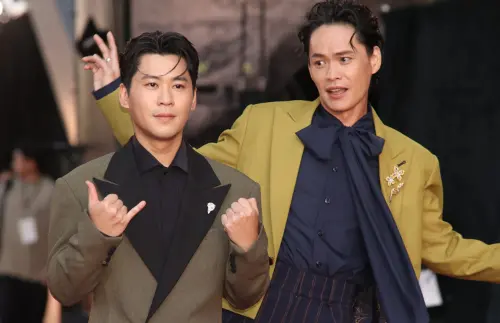 ▲黃迪揚（左）、黃鐙輝（右）主持本屆金鐘獎星光大道。（圖／NOWNEWS攝影中心）