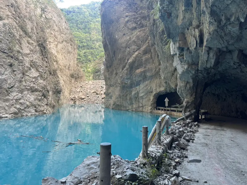 燕子口堰塞湖快滿了！「離壩頂不到5公尺」　林保署急籲4區撤離