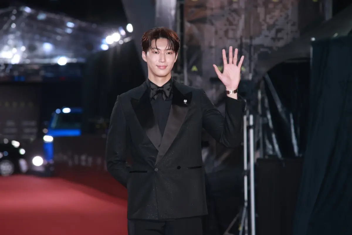 ▲《原子少年》出身的金雲（如圖）轉演戲界，以《看見愛》入圍金鐘獎最具潛力新人獎，而他的人高馬大讓本來就很高的黃鐙輝被迫抬頭仰望。（圖／NOWNEWS攝影中心）