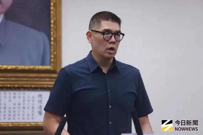 ▲國民黨主席選監小組召集人、副主席連勝文宣布,鄭麗文獲得最高票當選。(圖/記者葉政勳攝,2025.10.18)