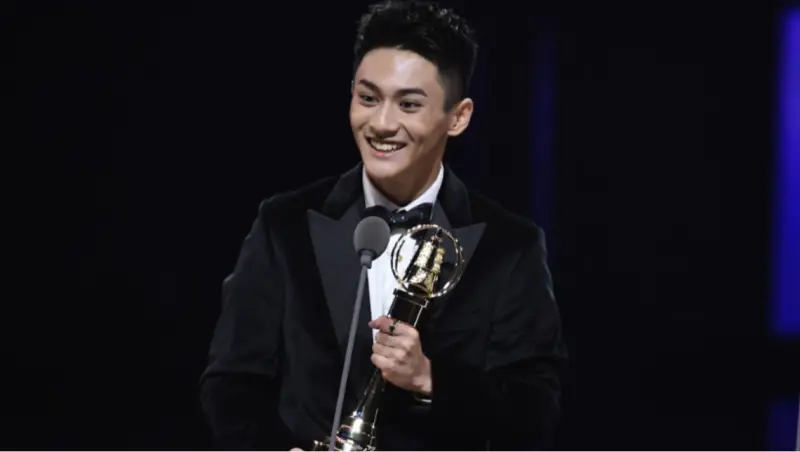 ▲16歲朱宥丞（如圖）擊敗施名帥、黃河、黃冠智等強敵，奪下「迷你劇集（電視電影）男配角獎。」（圖／三立電視提供）