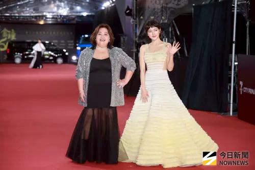 ▲金鐘獎／鍾欣凌林廷憶登紅毯！主持人1秒變《影后》：我先看到妳。（圖／NOWNEWS攝影中心）