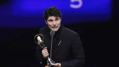 金鐘獎／鳳小岳奪迷你劇集男主角獎！出道19年首度敲鐘：謝謝老婆
