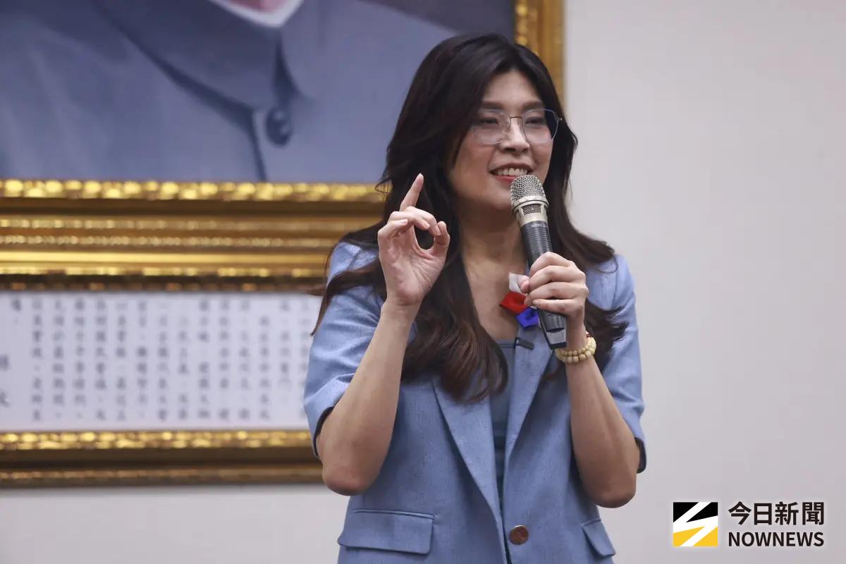 ▲鄭麗文當選國民黨主席，不過她的紅統立場，遭不少人質疑，須謹慎注意是否與台灣主流民意脫節。（圖／葉政勳攝，2025.10.18）