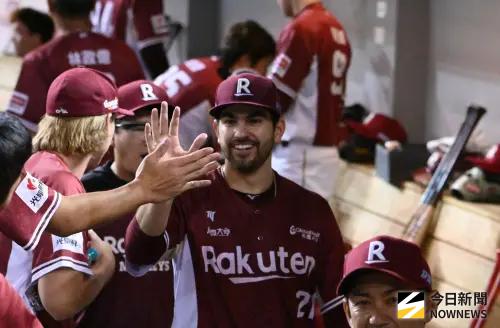 ▲樂天桃猿魔神樂本季奪下13勝，台灣大賽防禦率僅0.75，是球隊奪冠功臣。（圖／記者林柏年攝）