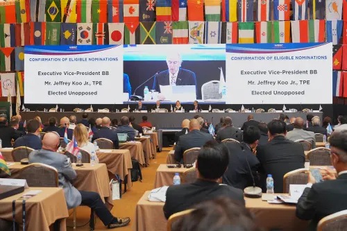 ▲亞洲棒總會會長辜仲諒今日在全體世界棒壘球總會會員代表支持下，成功連任執行副會長。（圖／亞棒總提供）