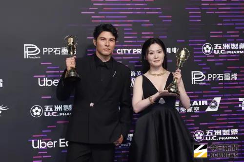 ▲鳳小岳（左）與楊小黎（右）分別獲得獲得迷你視帝與視后。（圖／NOWNEWS攝影中心）