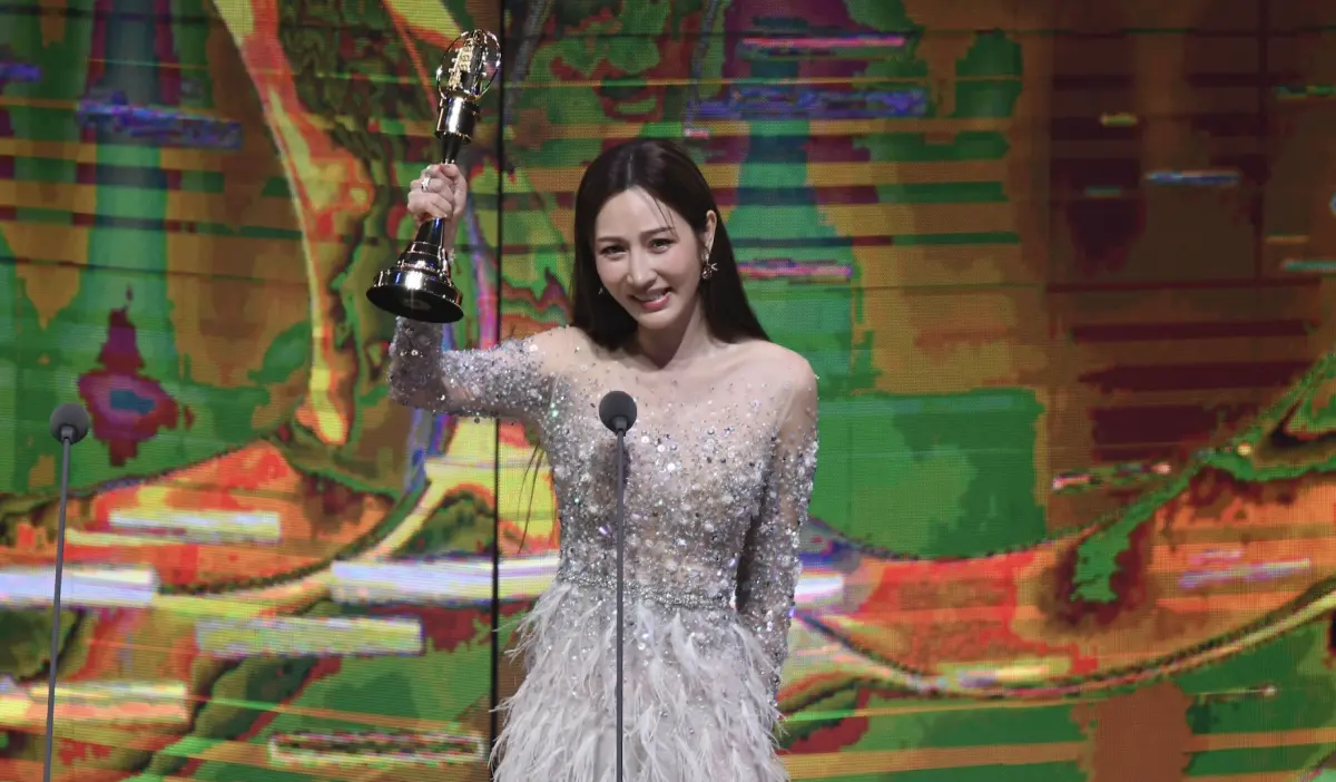 ▲金鐘獎戲劇類頒獎典禮7大名言金句盤點，最佳女配角曾莞婷得獎時，就在台上落淚喊話所有努力的人，相信大家總有一天會被看見。（圖／三立電視提供）