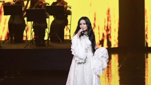 ▲潘越雲（如圖）在金鐘60戲劇類頒獎典禮上獻唱經典瓊瑤劇主題曲〈幾度夕陽紅〉，戲本身登上收視冠軍有一段奇妙的歷程。（圖／三立提供）