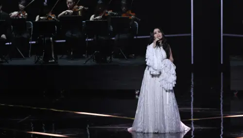 ▲潘越雲在金鐘60戲劇類頒獎典禮上唱〈忘不了〉，喚起觀眾對該曲搭配的收視名劇《不了情》不少回憶。（圖／三立提供）