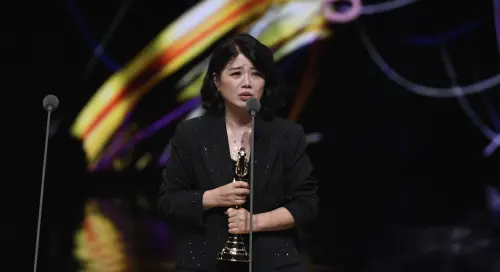 ▲嚴藝文（如圖）憑藉《影后》抱回人生首座導演獎，從演員轉戰導演之路相當艱辛。（圖／三立提供）